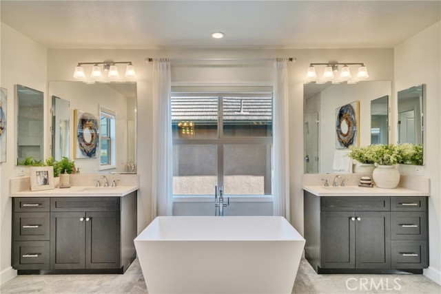 5437 Heritage Oak Drive, Lake Forest CA: https://media.crmls.org/medias/05a86e92-0e2e-40a5-94ad-f7202dd21222.jpg