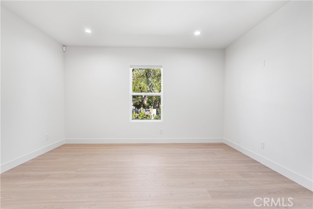 Detail Gallery Image 14 of 33 For 18848 Collins, Tarzana,  CA 91356 - 2 Beds | 2 Baths