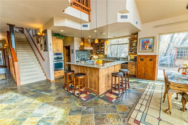 Detail Gallery Image 8 of 44 For 39255 Seminole, Fawnskin,  CA 92333 - 5 Beds | 4/1 Baths