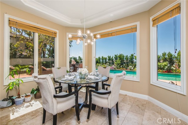 Casual dining area off the kitchen. Casual dining area off the kitchen.
