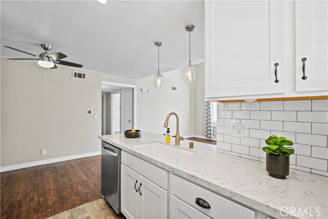 Detail Gallery Image 10 of 37 For 24451 Leonard Tree Ln #201,  Newhall,  CA 91321 - 2 Beds | 2 Baths