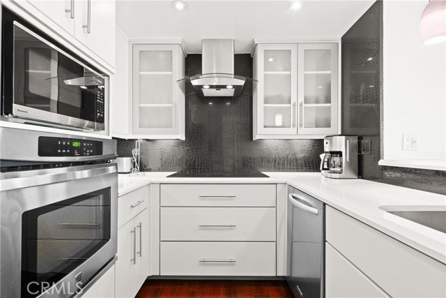 700 E Ocean Boulevard, Long Beach CA: https://media.crmls.org/medias/05ab1cac-5a92-4afb-9cb4-916e20a6225a.jpg