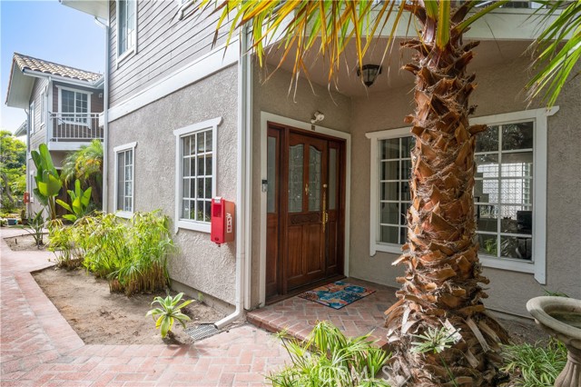2006 Aviation Way, Redondo Beach CA: https://media.crmls.org/medias/05ab4a15-100e-423a-9f39-b4dd68f1fa6c.jpg