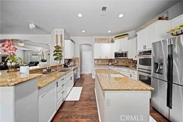 9403 Big Bear Lake Court, Bakersfield CA: https://media.crmls.org/medias/05ab63f1-04ec-4015-a8d1-3907140778aa.jpg