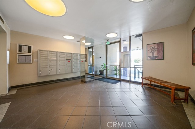 Detail Gallery Image 5 of 21 For 375 Atlantic Ave #201,  Long Beach,  CA 90802 - 1 Beds | 1 Baths