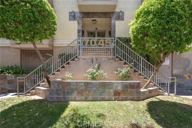 Detail Gallery Image 21 of 22 For 7045 Woodley Ave #101,  Lake Balboa,  CA 91406 - 2 Beds | 2 Baths