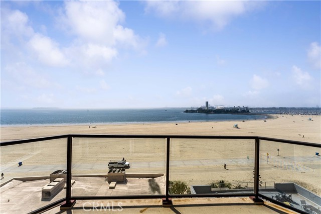 Detail Gallery Image 3 of 46 For 1230 E Ocean, Long Beach,  CA 90802 - 3 Beds | 3 Baths