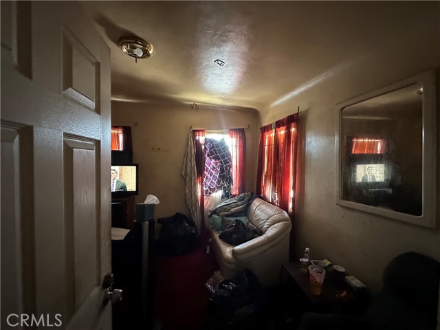 Detail Gallery Image 15 of 56 For 606 W 57th St, Los Angeles,  CA 90037 - 4 Beds | 2 Baths