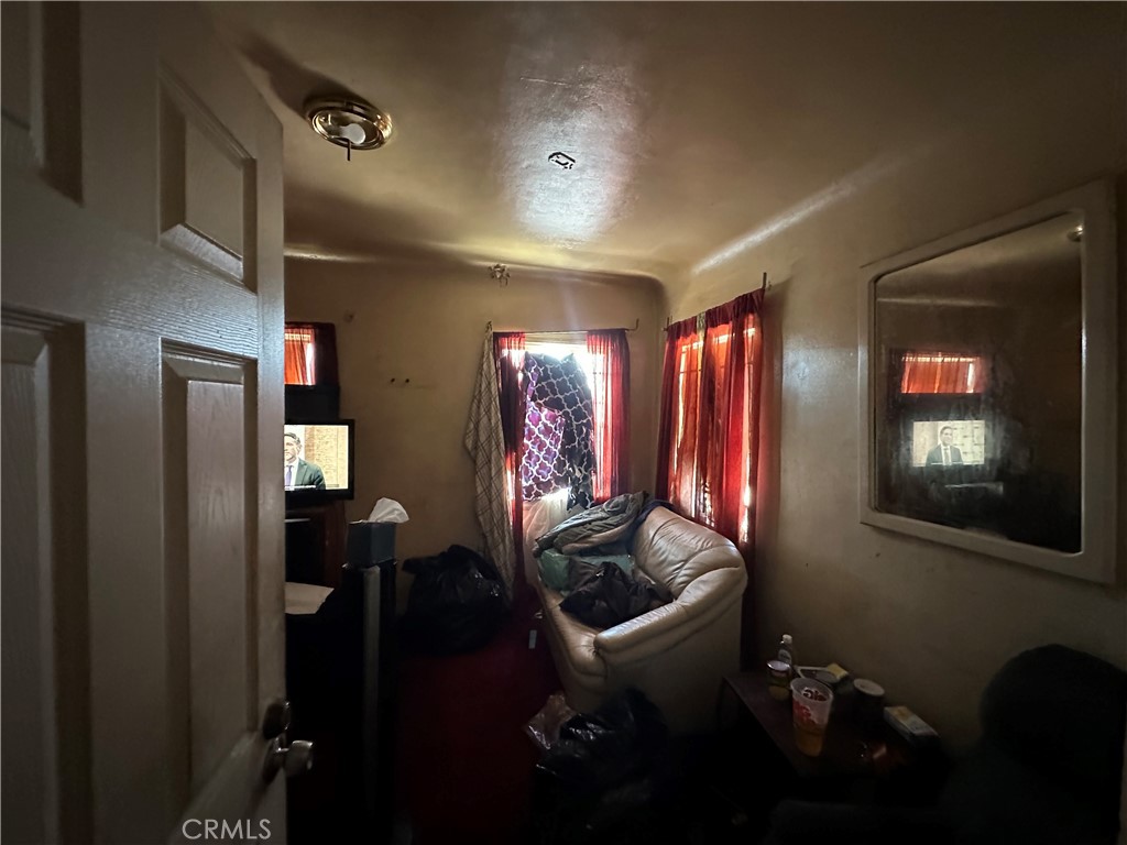 https://media.crmls.org/medias/05aef0b6-d746-4173-a0cb-f08c883ca7ae.jpg?preset=X-Large