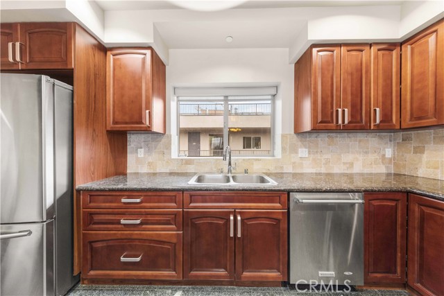 Detail Gallery Image 24 of 53 For 11218 Camarillo St #404,  Toluca Lake,  CA 91602 - 3 Beds | 3 Baths