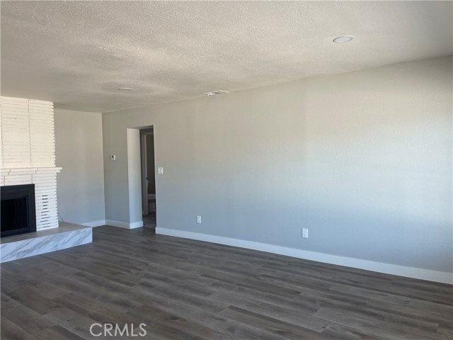 14877 Rodeo Drive, Victorville CA: https://media.crmls.org/medias/05b034d5-7e5a-4d3a-a4c8-cac8bd54472b.jpg