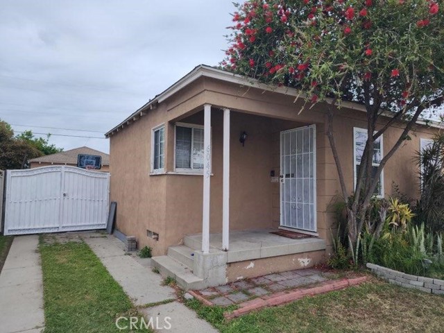 Detail Gallery Image 2 of 22 For 6045 Harding Ave, South Gate,  CA 90280 - 2 Beds | 2 Baths
