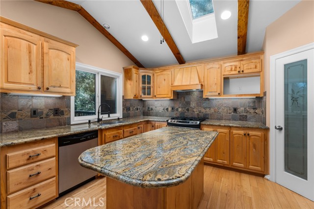 Detail Gallery Image 11 of 32 For 23988 Scenic, Crestline,  CA 92325 - 3 Beds | 2 Baths