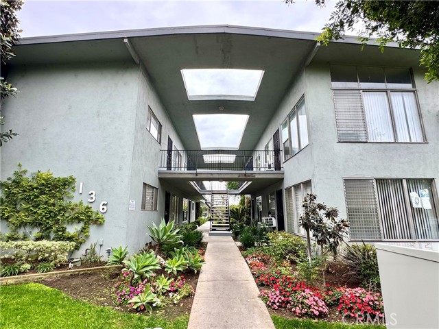 136 W Union Avenue, Fullerton CA: https://media.crmls.org/medias/05b15530-808c-4269-a262-a11e0bdae4b1.jpg