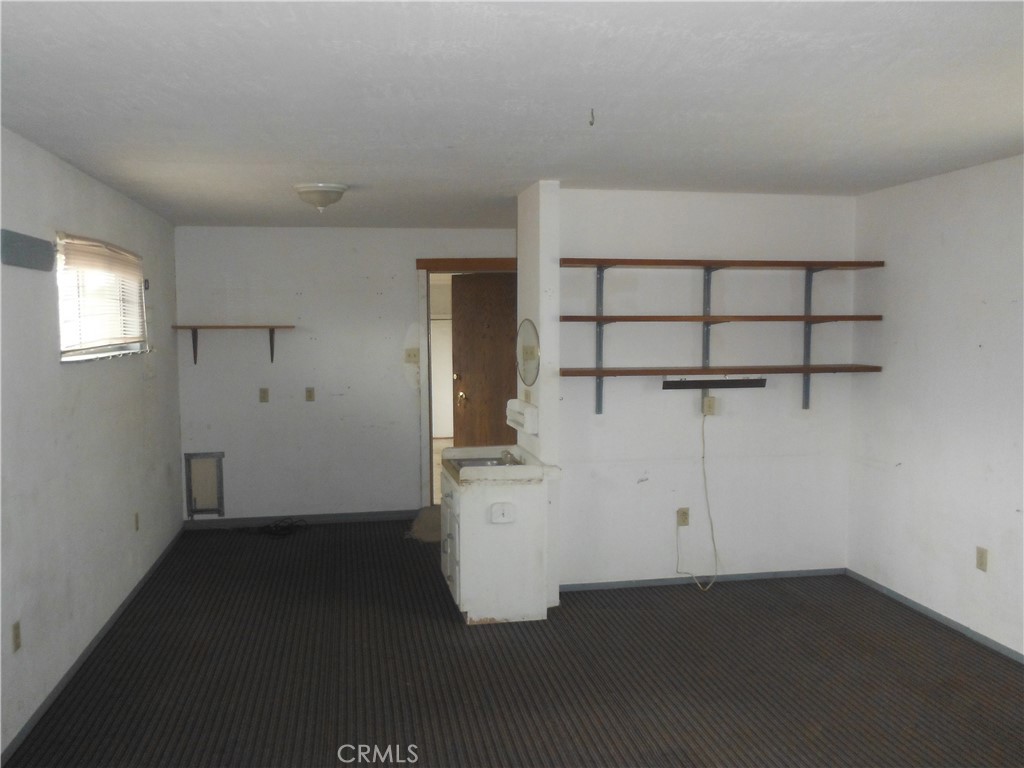 https://media.crmls.org/medias/05b18b81-9f2f-484b-af6d-e312127a0af7.jpg?preset=X-Large