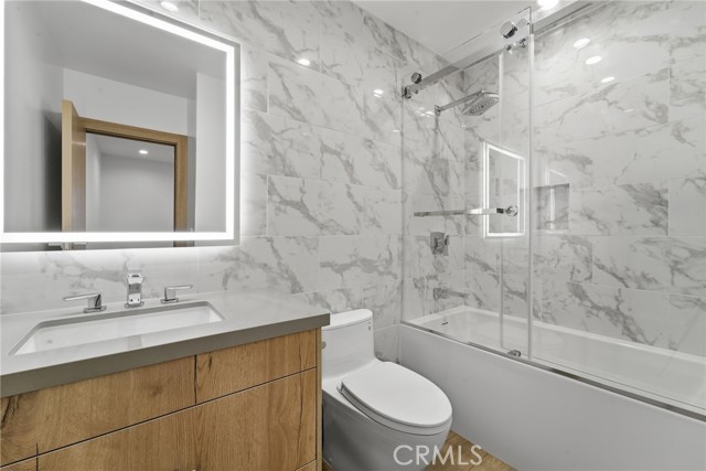 Detail Gallery Image 23 of 48 For 19510 Merridy, Northridge,  CA 91324 - 6 Beds | 6/1 Baths