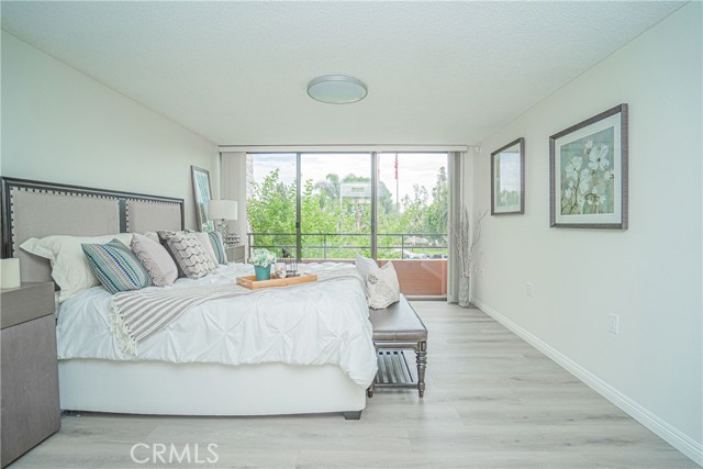 24055 Paseo Del Lago, Laguna Woods CA: https://media.crmls.org/medias/05b4a0a5-6ddf-4dfe-a21b-a50ea2e9d2df.jpg