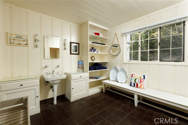 Detail Gallery Image 34 of 75 For 28641 North Shore Rd, Lake Arrowhead,  CA 92352 - 14 Beds | 11/1 Baths