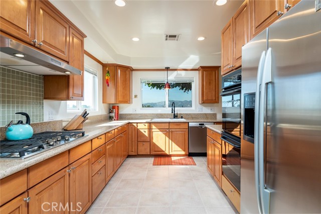 Detail Gallery Image 17 of 58 For 1404 Corona Dr, Glendale,  CA 91205 - 4 Beds | 2/1 Baths