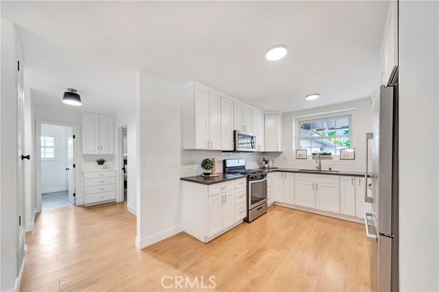 20742 Lull Street, Winnetka CA: https://media.crmls.org/medias/05b51416-af4f-4123-a2ef-2c8cfadff29e.jpg