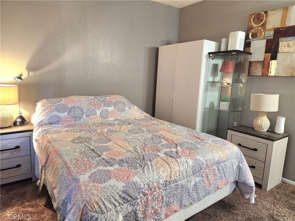 https://media.crmls.org/medias/05b5cc60-d099-48f6-ae84-0332f67d51a3.jpg?preset=X-Large