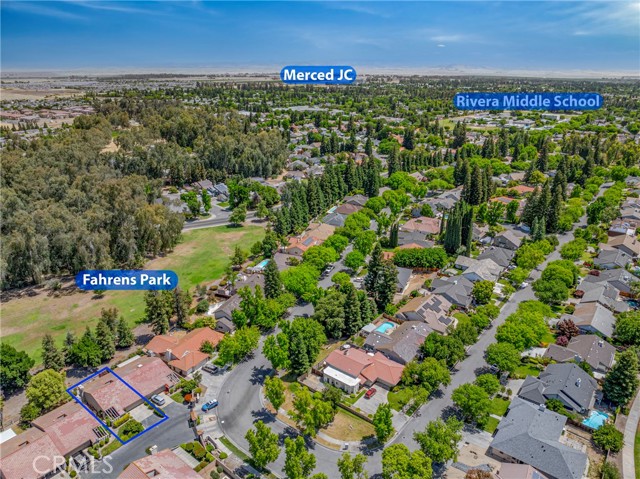 1305 Paseo Redondo Drive, Merced CA: https://media.crmls.org/medias/05b7337c-1d39-497a-9c95-24ecdd0428ec.jpg