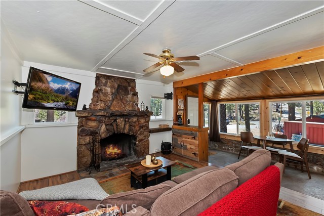 Detail Gallery Image 14 of 59 For 746 Talmadge Rd, Big Bear Lake,  CA 92315 - 3 Beds | 2/1 Baths