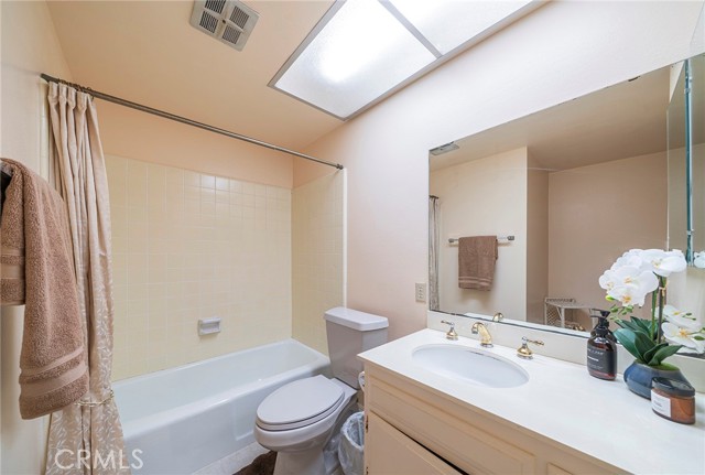 33 Oaktree Lane, Rolling Hills Estates, California 90274, 2 Bedrooms Bedrooms, ,3 BathroomsBathrooms,Residential,Sold,Oaktree,OC22217896
