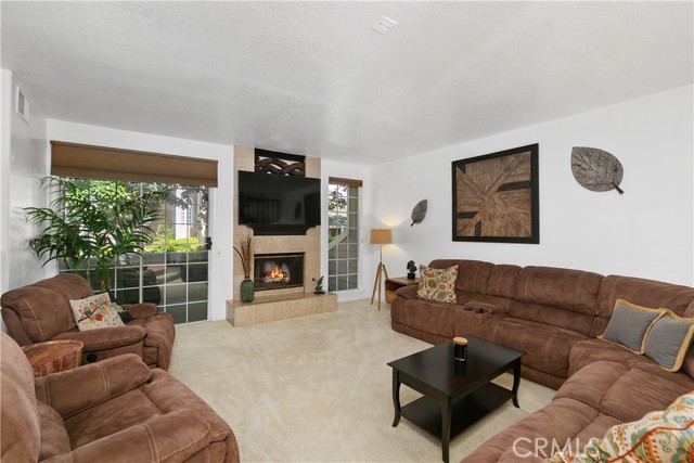 Detail Gallery Image 1 of 45 For 590 John K Dr #102,  Long Beach,  CA 90803 - 3 Beds | 2/1 Baths