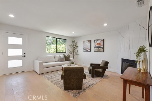 Detail Gallery Image 6 of 35 For 3560 Lavell Dr, Los Angeles,  CA 90065 - 4 Beds | 4 Baths