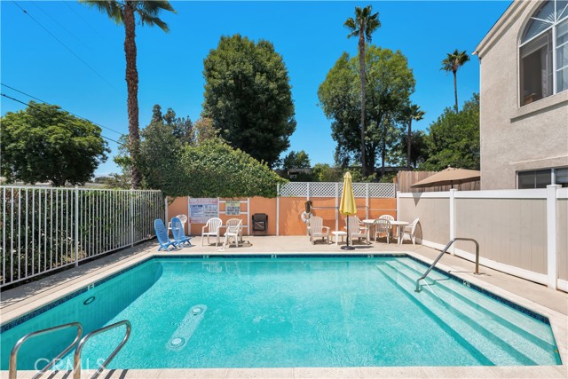 Detail Gallery Image 34 of 38 For 19017 Gault St #103,  Reseda,  CA 91335 - 3 Beds | 3 Baths