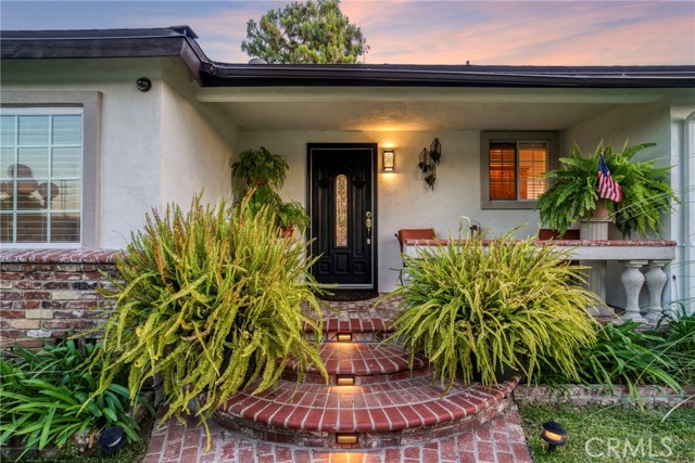 Detail Gallery Image 7 of 59 For 19120 Hartland St, Reseda,  CA 91335 - 5 Beds | 3 Baths