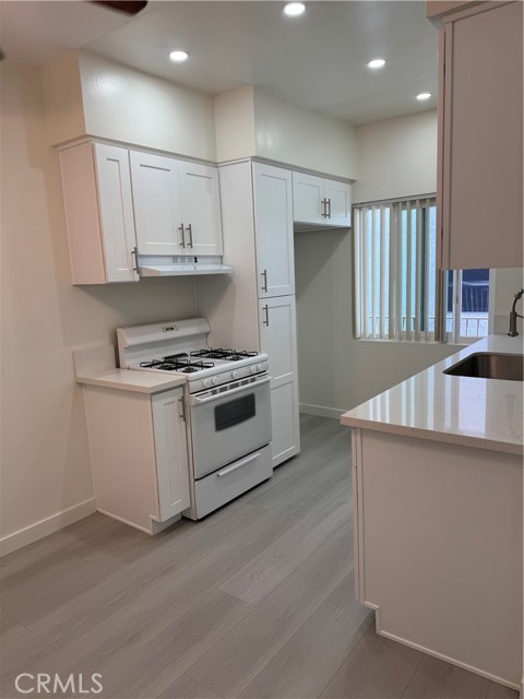 Detail Gallery Image 4 of 10 For 580 W Stocker St #8,  Glendale,  CA 91202 - 2 Beds | 1 Baths