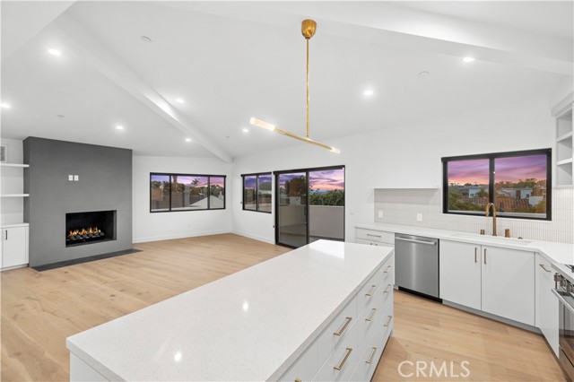 Detail Gallery Image 15 of 39 For 403 Serra Drive, Corona Del Mar,  CA 92625 - 3 Beds | 2/1 Baths