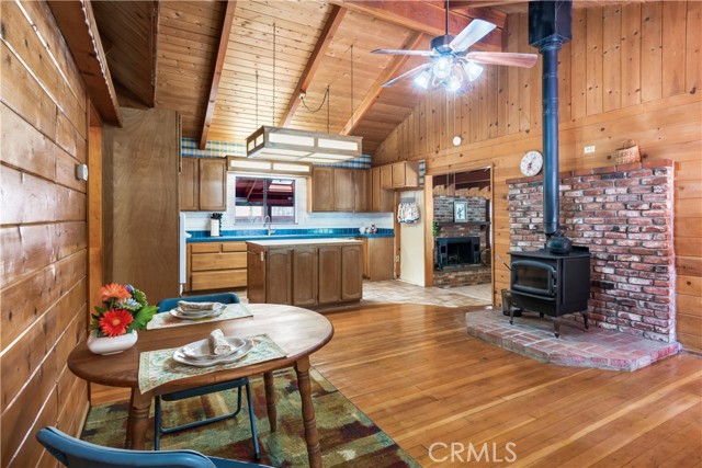 5940 Lake Drive, Angelus Oaks CA: https://media.crmls.org/medias/05bd3afd-3338-4703-ae9f-80c63e0d8de1.jpg