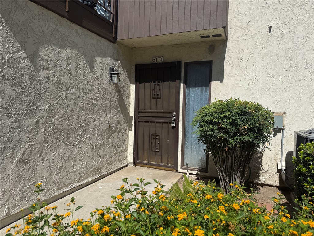 2114 Hawthorne Court