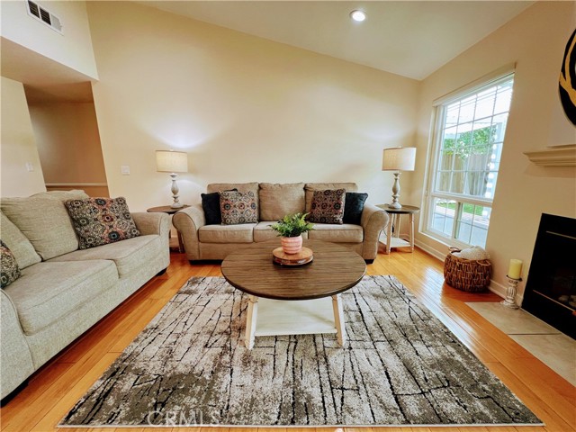 5309 Lockhurst Drive, Woodland Hills CA: https://media.crmls.org/medias/05be12c0-9cf2-4123-9549-10c3b8f131b2.jpg