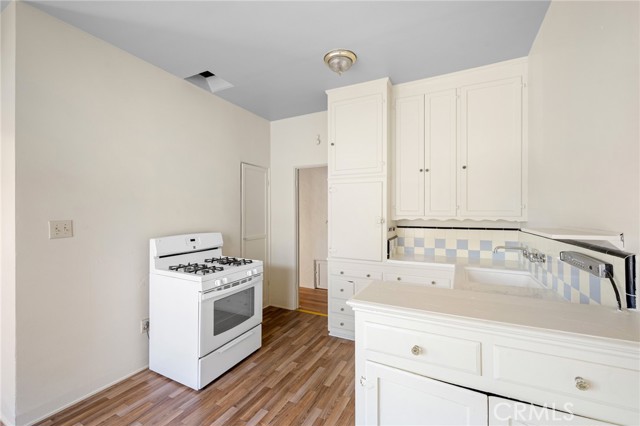 Detail Gallery Image 10 of 17 For 200 E Lomita Ave #8,  Glendale,  CA 91204 - 1 Beds | 1 Baths