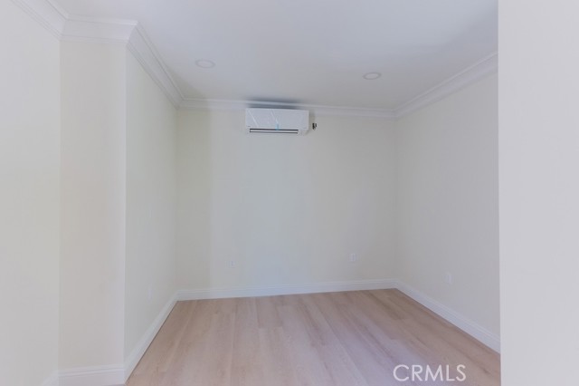 128 S Harper Avenue, Los Angeles CA: https://media.crmls.org/medias/05bf058c-467b-4c6b-bb92-95c9506f3f25.jpg