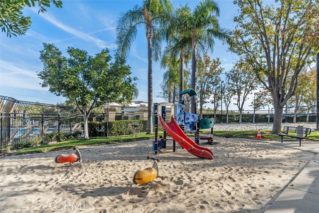 19256 Jasper Hill Road, Lake Forest CA: https://media.crmls.org/medias/05bff76c-6b19-430c-9a61-3ee54f255125.jpg