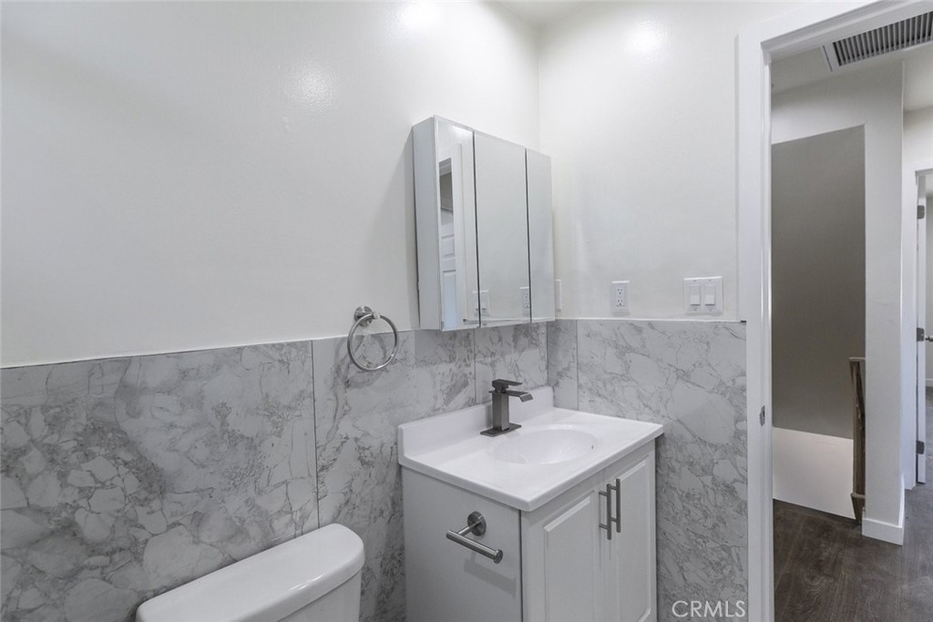 https://media.crmls.org/medias/05c073ad-27e8-4608-a5ce-212a75c66860.jpg?preset=X-Large