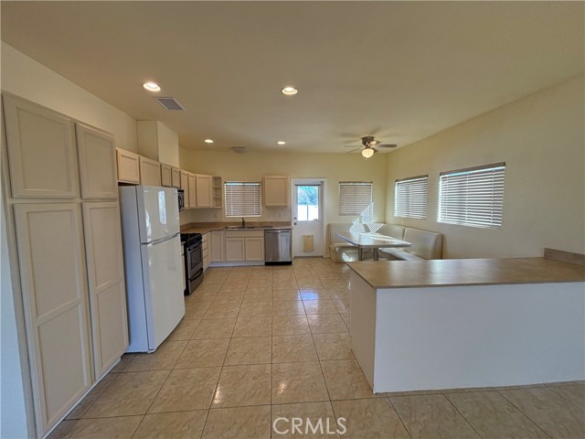 Detail Gallery Image 13 of 40 For 6349 Cahuilla Ave, Twentynine Palms,  CA 92277 - 3 Beds | 2 Baths