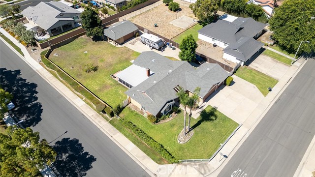 4299 Biscayne Street, Chino CA: https://media.crmls.org/medias/05c1df30-91a3-4bbc-a48e-e653fefff3ac.jpg