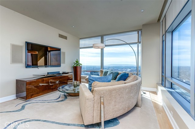 Detail Gallery Image 2 of 25 For 900 W Olympic, Los Angeles,  CA 90015 - 2 Beds | 3 Baths