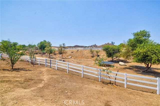 21551 Via Liago, Perris CA: https://media.crmls.org/medias/05c26559-3d46-40da-994a-6d36aa1043a3.jpg