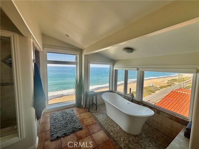 Detail Gallery Image 2 of 19 For 268 Avenida Montalvo, San Clemente,  CA 92672 - 3 Beds | 3 Baths