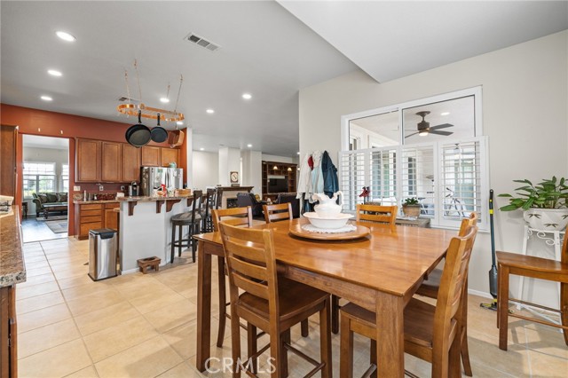 5614 Regent Hill W Terrace, Palmdale CA: https://media.crmls.org/medias/05c484be-6baf-452c-935f-6e18564cce95.jpg