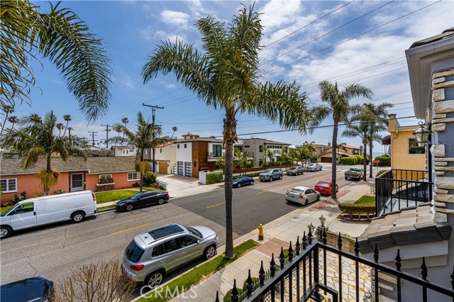 Detail Gallery Image 30 of 53 For 113 5th St, Seal Beach,  CA 90740 - 4 Beds | 3/1 Baths