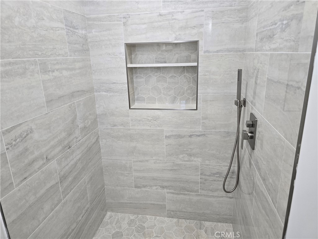 https://media.crmls.org/medias/05c4a92f-54b6-4273-a98f-1d110a691d8a.jpg?preset=X-Large