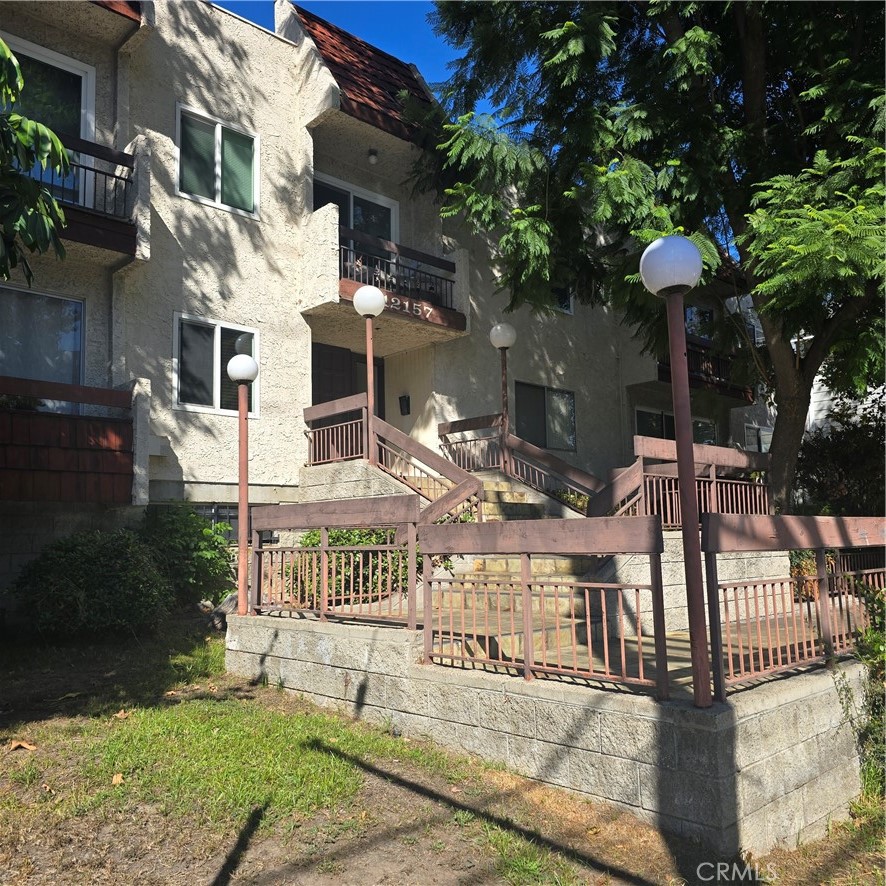 12157 Moorpark Street #206